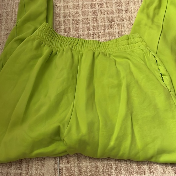 Women’s Nike Sweats - Picture 6 of 6